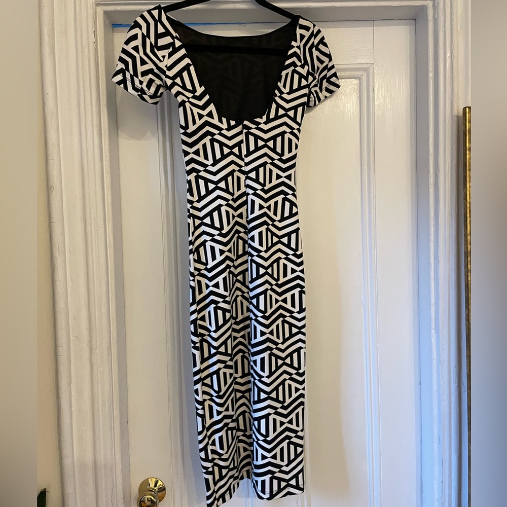 Zara Patterned MIDI Dress - Black/White - Size Small - Like New